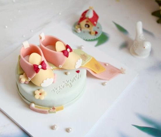 1day baby shoues cake