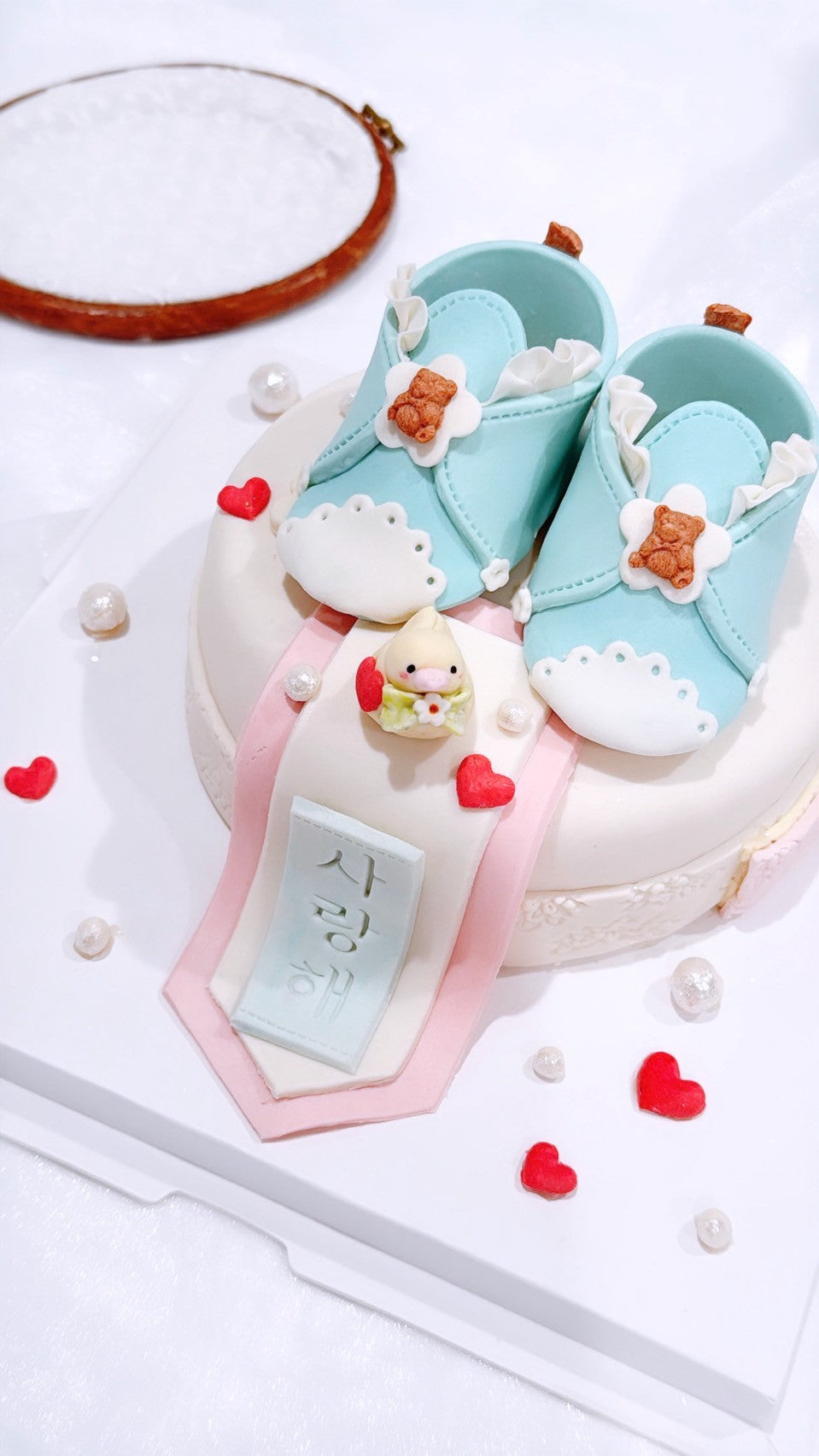 1day baby shoues cake